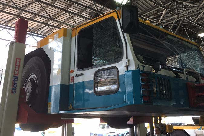 mobile column lifts  Haeco Hong Kong Airport vehicle maintenance